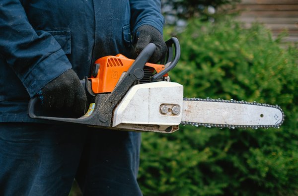 Essential materials for building a durable and safe pool ladder in the uk